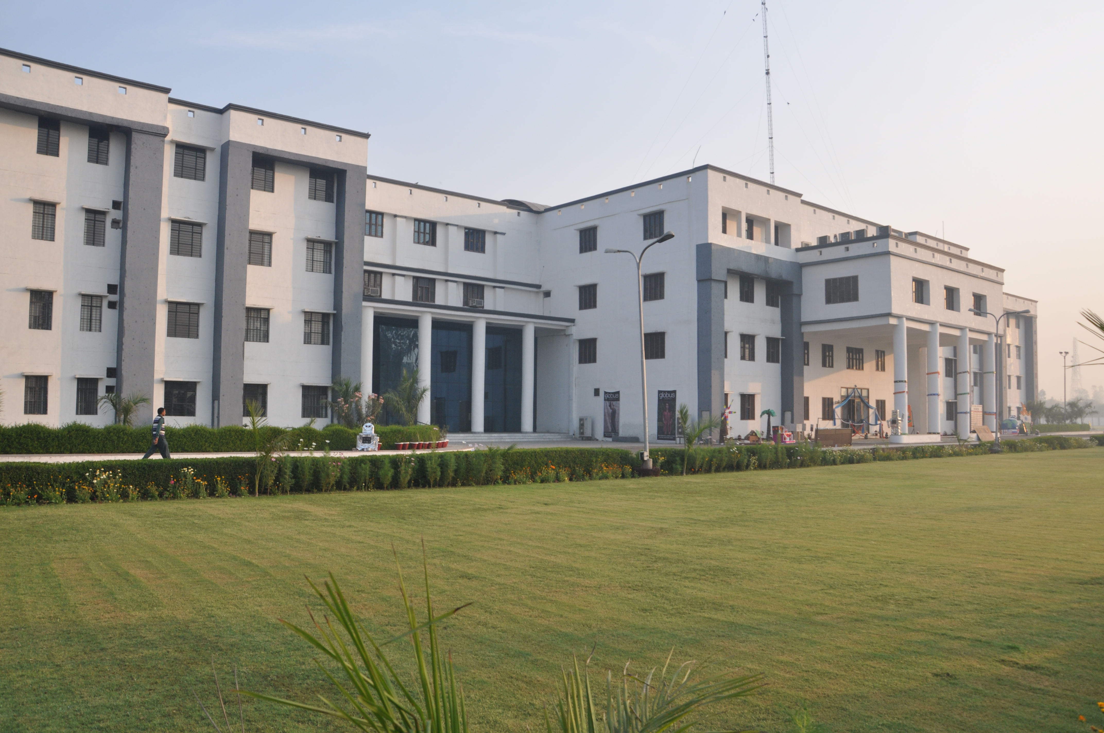 SRMS College of Nursing & Allied and Health Care Sciences, Unnao campus building