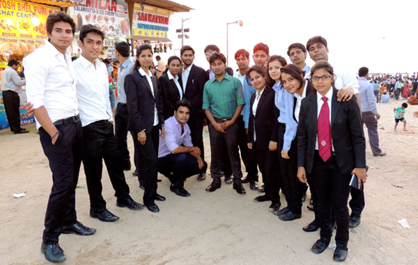 Students of SRMS IBS get invaluable exposure during their National Industrial trips to Mumbai.