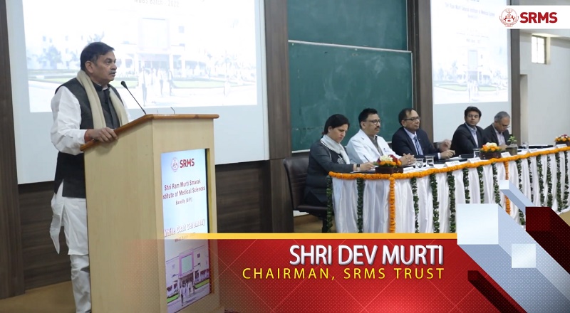 Shri Dev Murti, Chairman SRMS Trust shared a few words of wisdom ‘White Coat Ceremony’